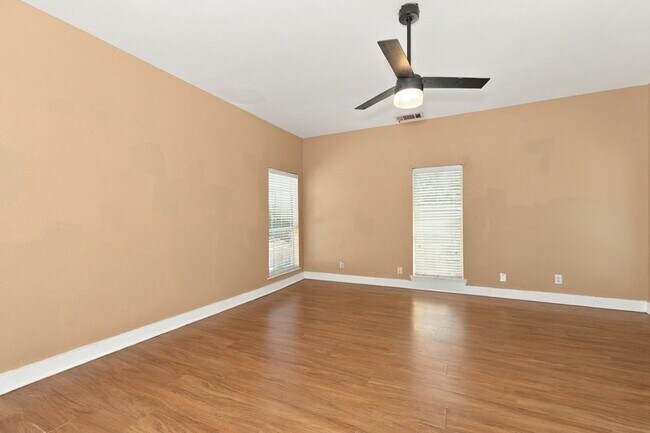 Building Photo - 623 W Owings St