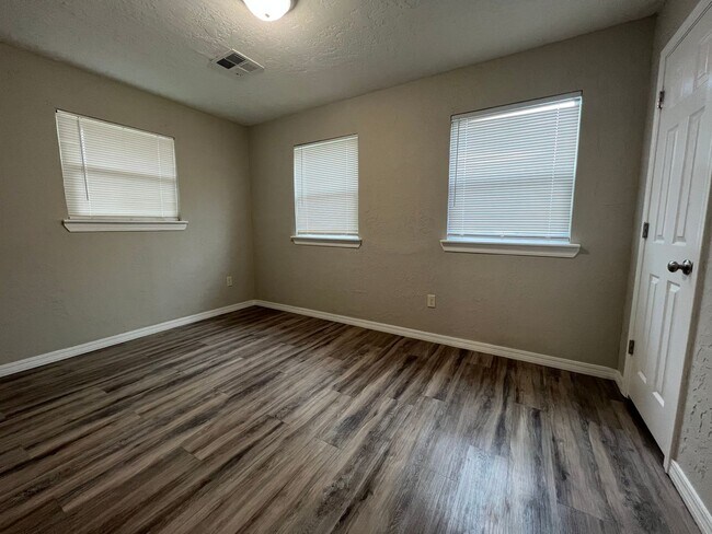 Building Photo - 439 NW 53rd St