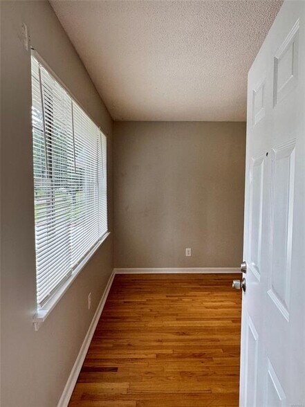 Building Photo - 1619 Yancey Ave