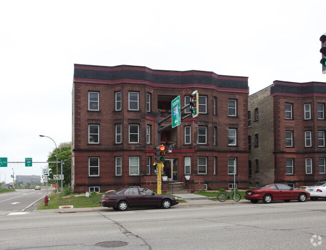 Building Photo - 812 4th St SE