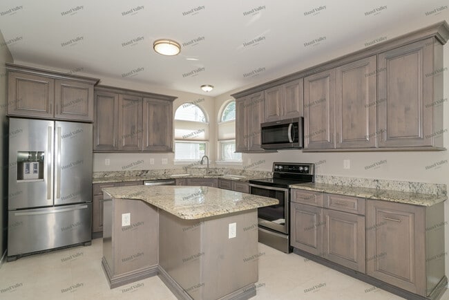 Building Photo - 625 Thornridge Dr