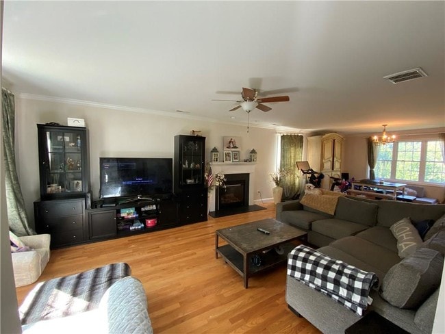 Building Photo - 9 Marshall Ln