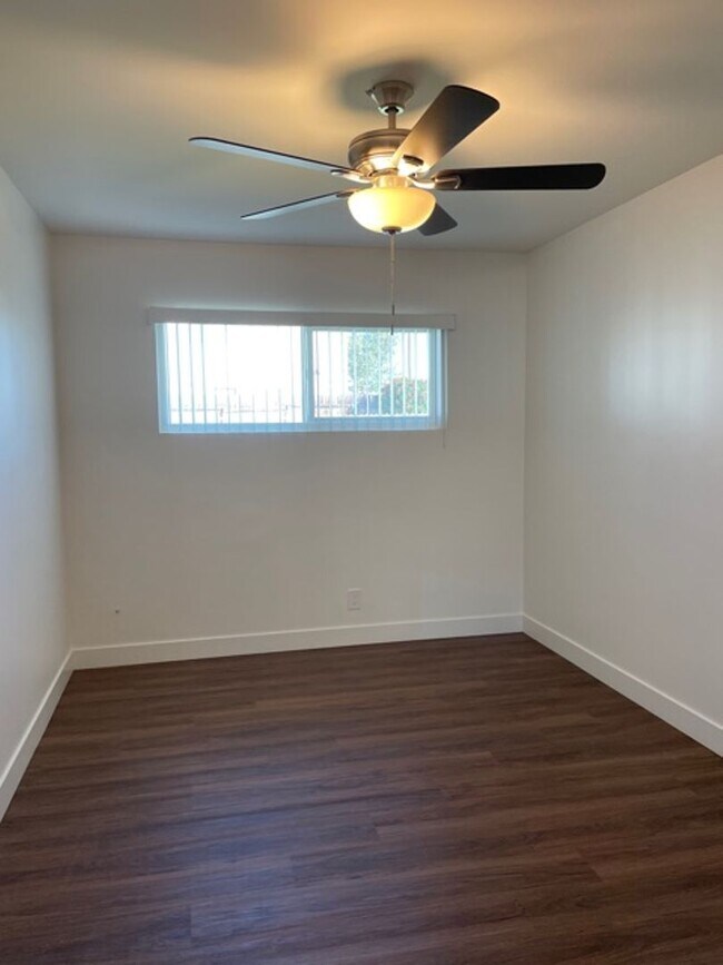 Building Photo - Lovely 1 story, fully remodeled house