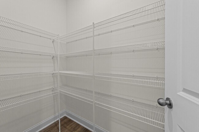 Building Photo - 824 Summit Crest Ct