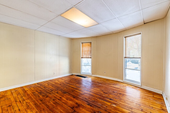 Building Photo - 447 Hawley St