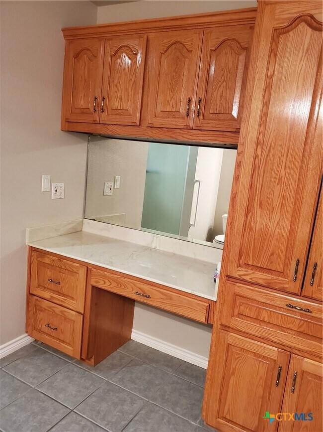 Building Photo - 136 Royal Crest Cir