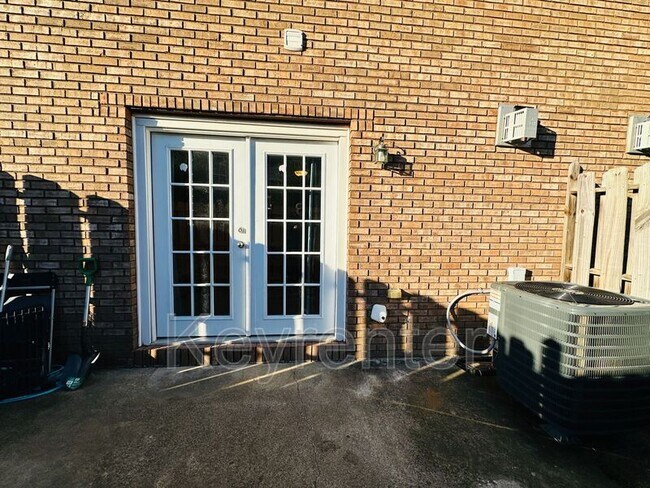 Building Photo - 2420 Hallerins Ct