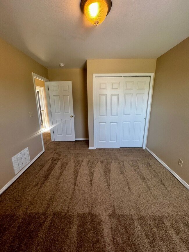 Building Photo - Charming 4 Bedroom close to Patty Jewett Golf Course