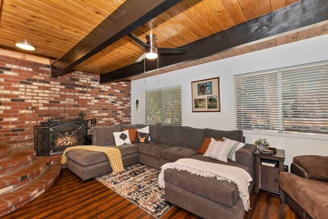 Building Photo - 1126 Sugarpine Rd