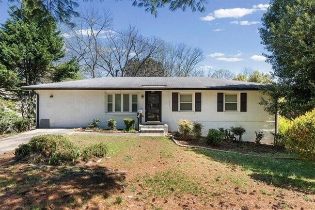 Building Photo - 2815 Carolyn Dr