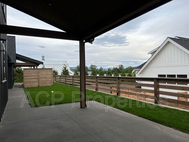 Building Photo - 1570 Farmview Ter