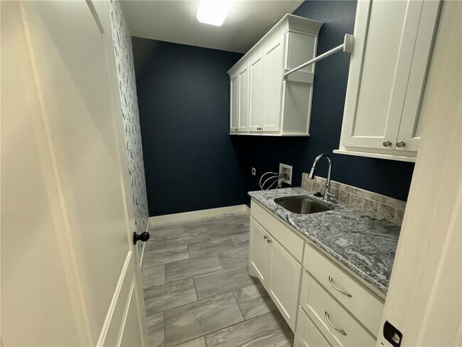 Building Photo - 21 S Prairie Dunes Dr