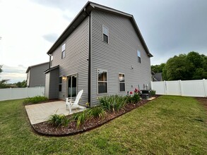 Building Photo - Private Home with Updated Interior!