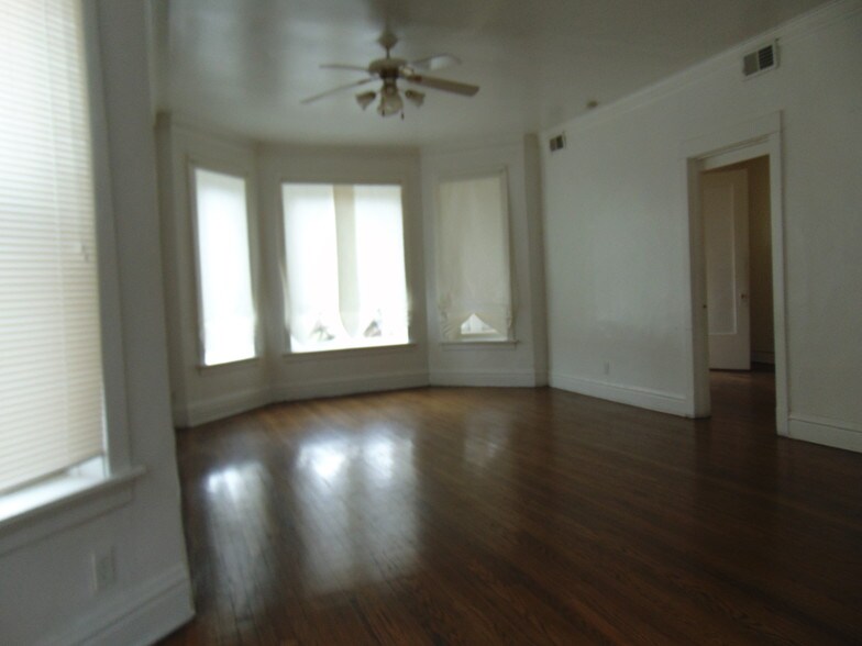 Building Photo - 7342 S Harvard Ave