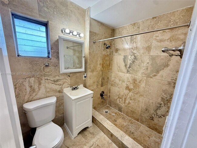 Building Photo - 6940 Bay Dr