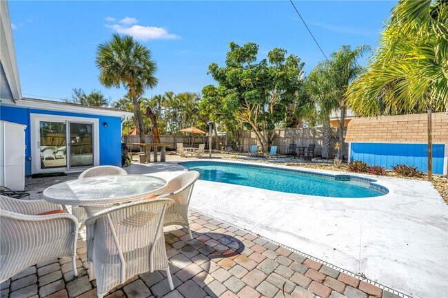 Building Photo - 6892 Gulf Winds Dr