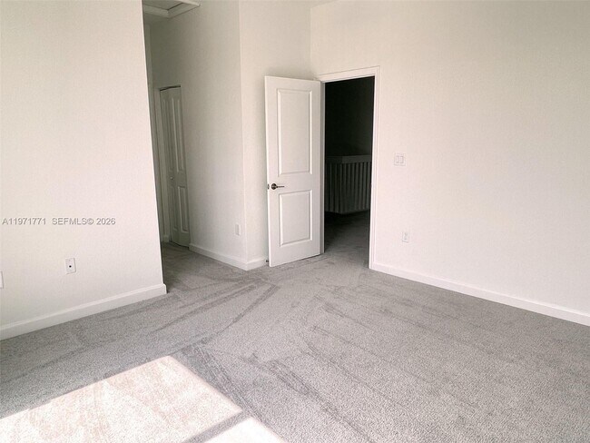 Building Photo - 1427 SE 7th Ter