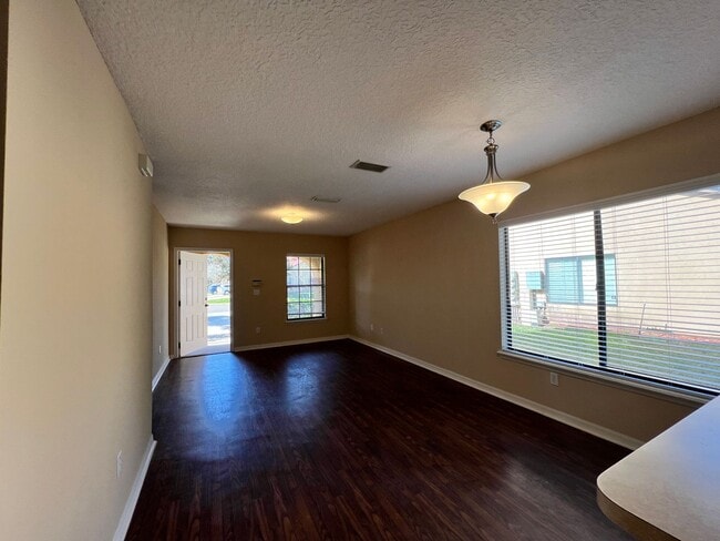 Building Photo - **COMING SOON** - 3/2 Townhome in Riversid...