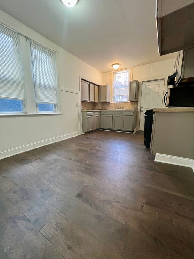 Building Photo - Gorgeous 3-Bedroom Townhome in Allegheny West! Available NOW!
