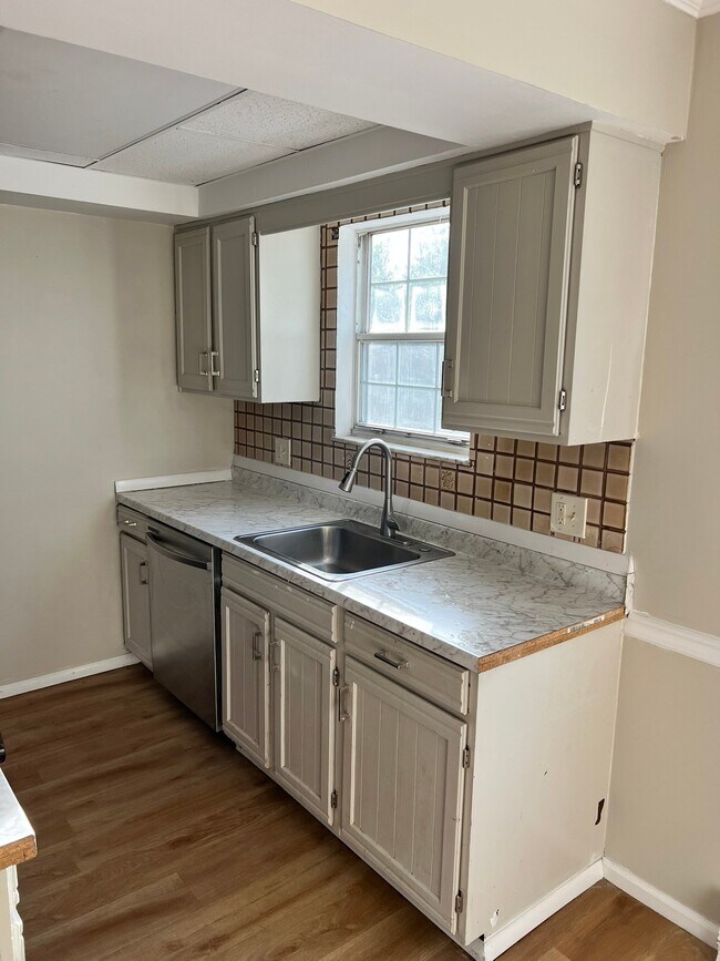 Building Photo - 306 E Mosser St