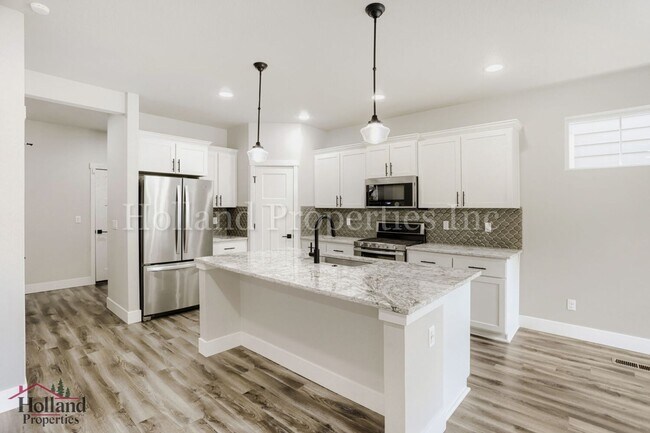 Building Photo - Spacious 3-Bedroom Home with Bonus Room in Desirable South Hillsboro! - Landscaping Included
