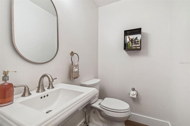 Building Photo - 762 S Village Cir