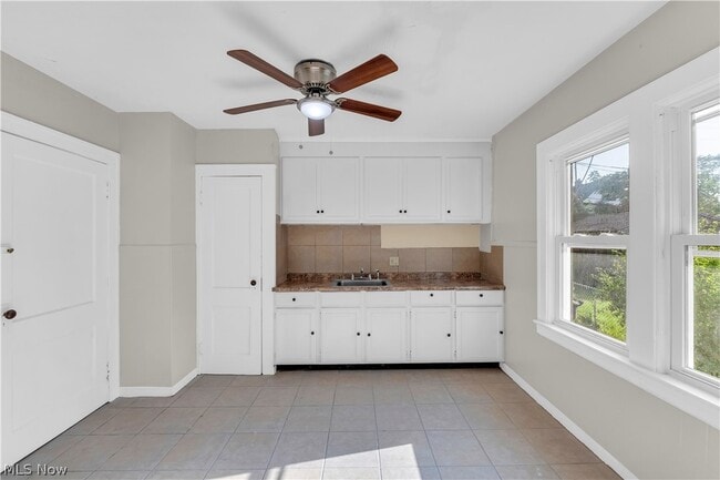 Building Photo - 12812 Parkhill Ave