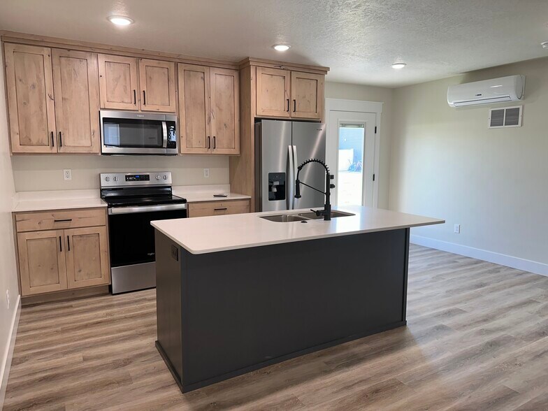Building Photo - 3780 Philbin Rd