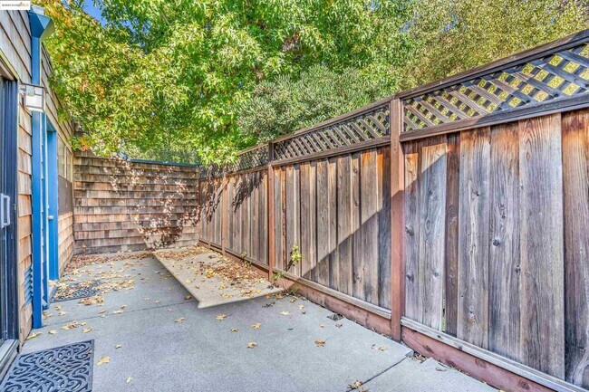 Building Photo - 57 Sereno Cir
