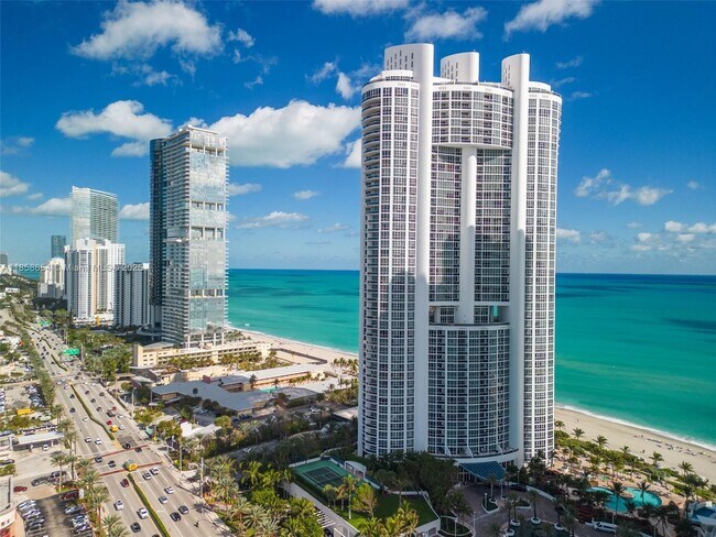Building Photo - 18201 Collins Ave