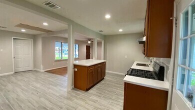Building Photo - 2406 Rosemead Dr