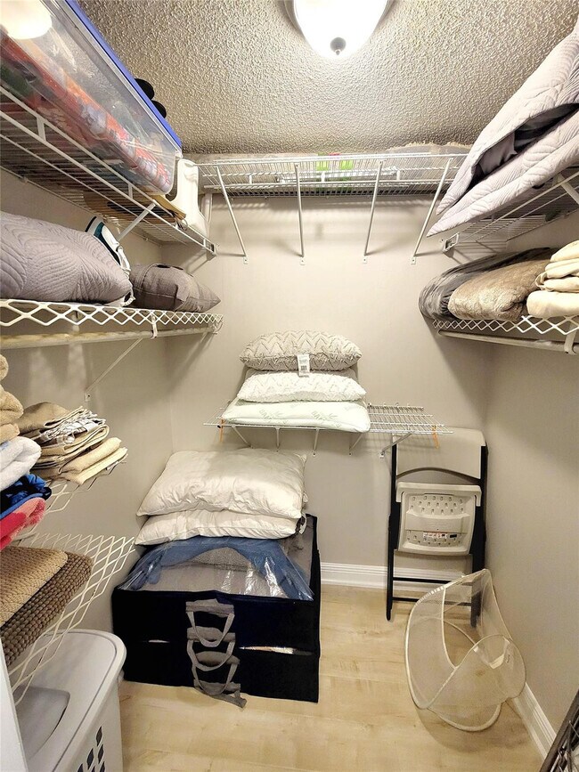 Building Photo - 1009 N Ocean Blvd