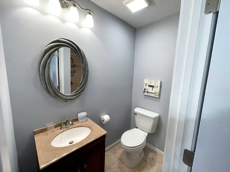 Building Photo - 1408 Lockwood Dr SW