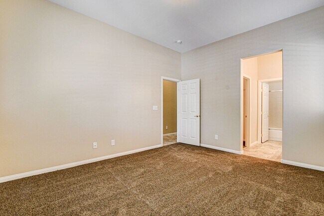 Building Photo - 4 Bedroom Single Story in Mountains Edge