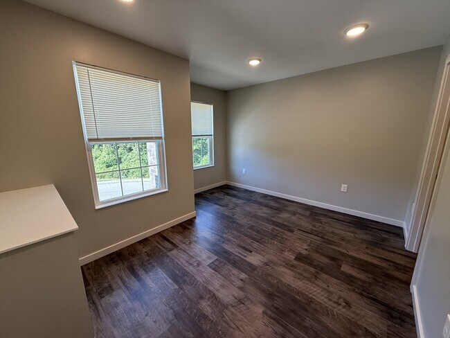 Building Photo - 211 Terrace Dr