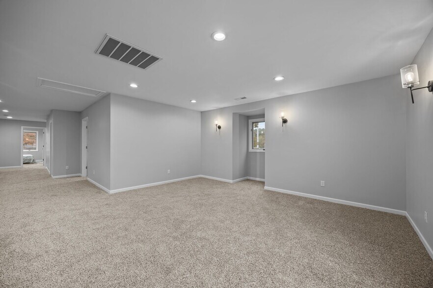 Building Photo - 3613 River Rd