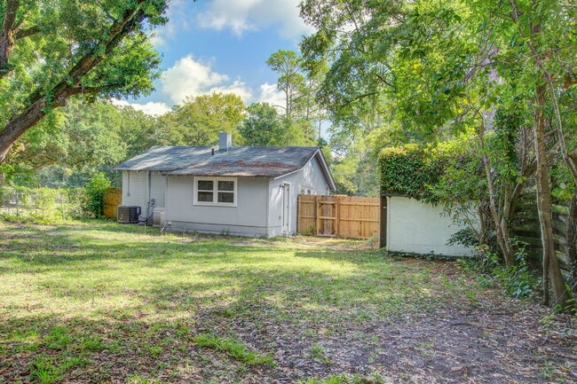 Building Photo - 118 Klein St