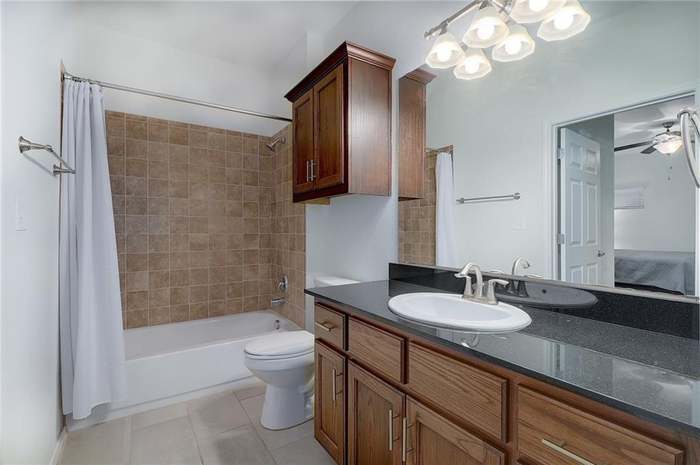 Building Photo - 910 W 25th St