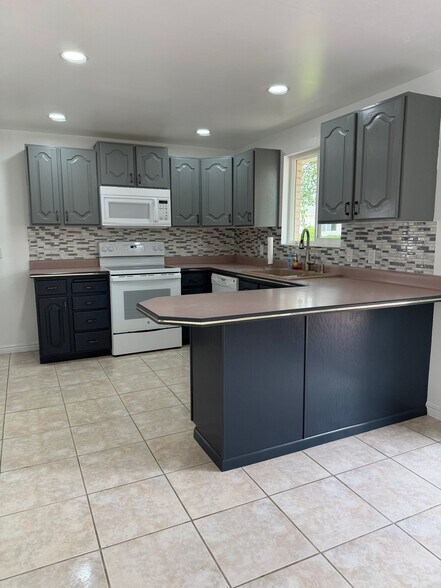 Building Photo - 4438 Losee Dr