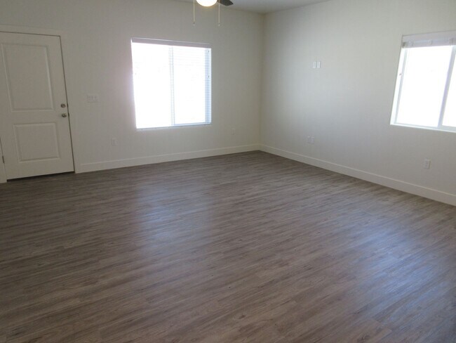 Building Photo - Newer Construction Single Level Twin Home ...