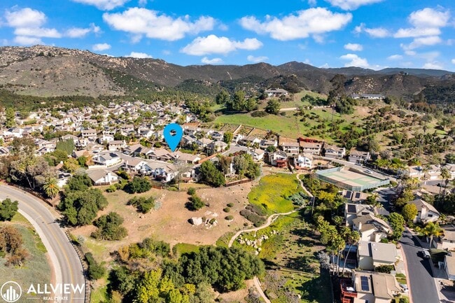 Building Photo - Gated Cimarron 3 Bed/ 2 Bath Home with Garage & Community Amenities