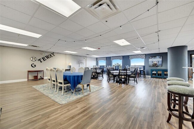 Building Photo - 225 W Seminole Blvd