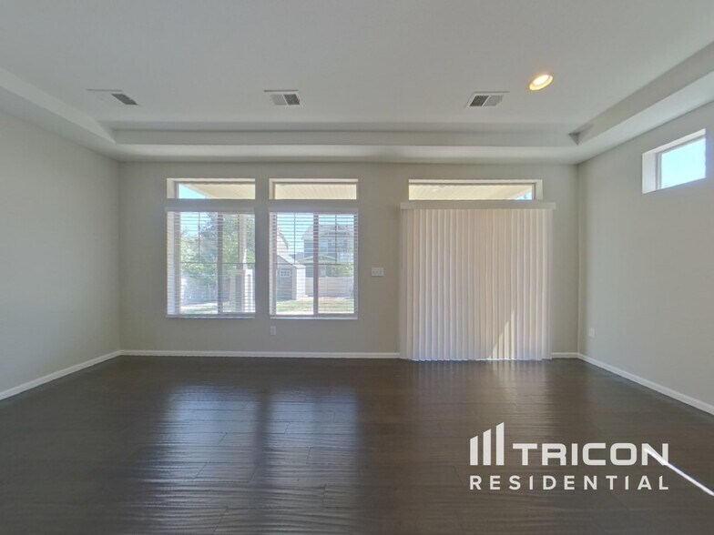 Building Photo - 4674 Walden St