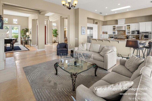 Building Photo - 1550 Summerhill Ln