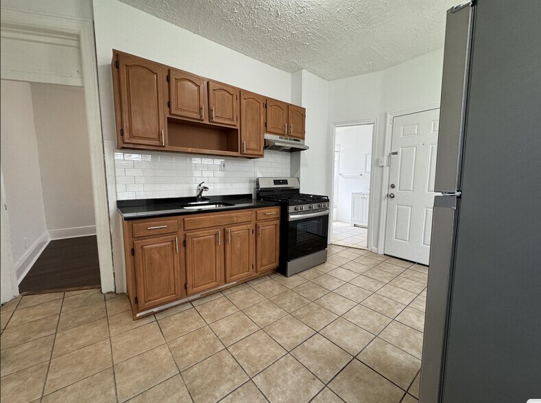 Primary Photo - 138 Woodlawn Ave