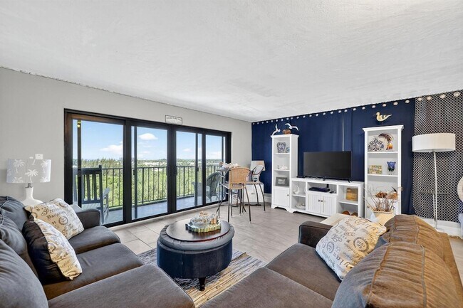 Building Photo - 801 S Ocean Dr