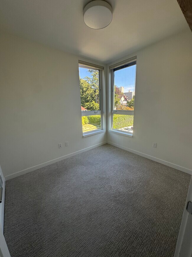 Building Photo - Capitol Hill Townhome