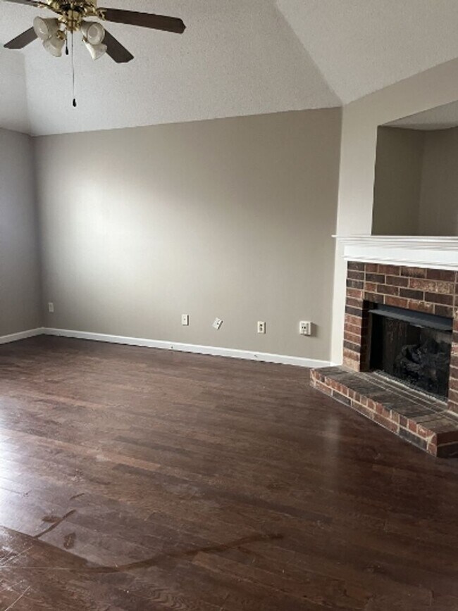 Building Photo - Charming 3-Bedroom Home in Memphis – Styli...