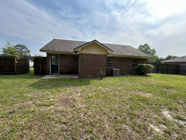 Building Photo - Home For Rent