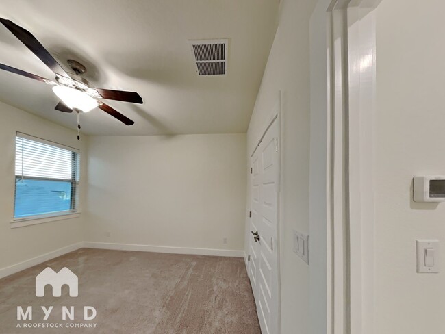 Building Photo - 407 Parkline Dr